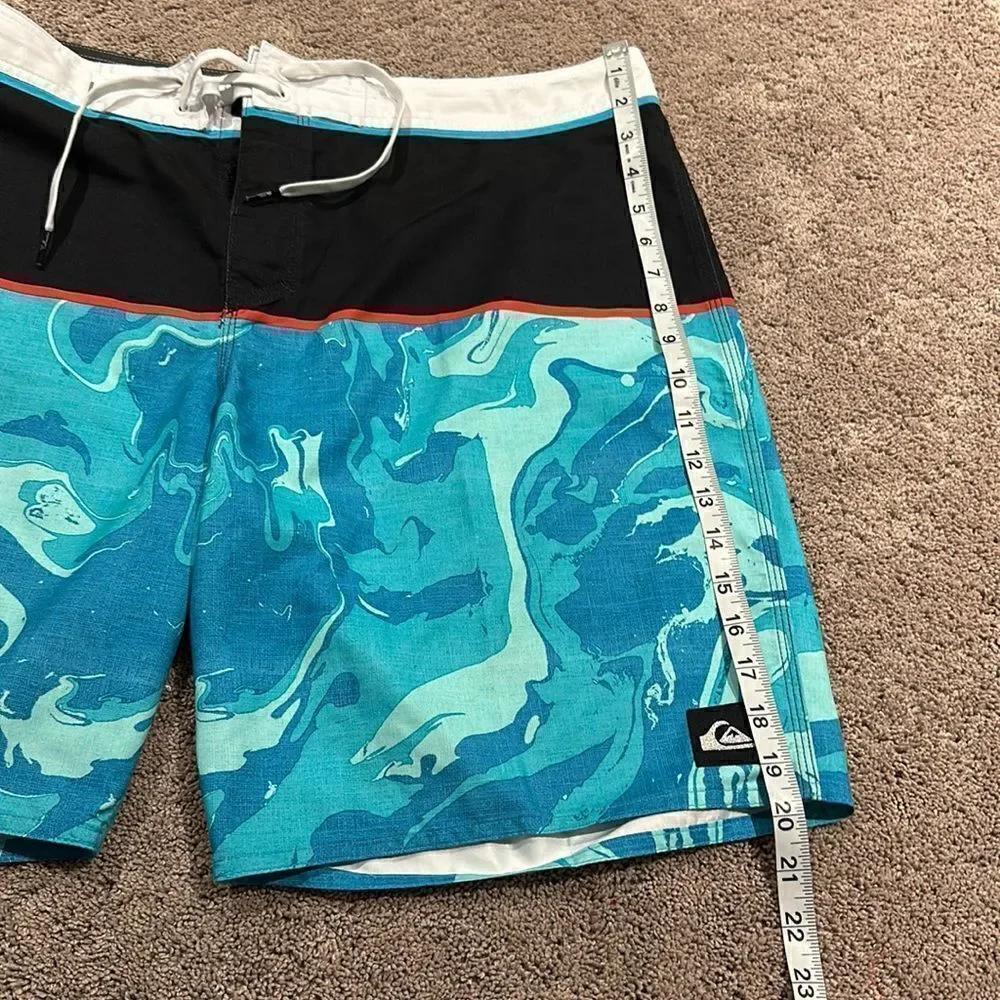 Quicksilver! Boardshorts very good condition size 38!